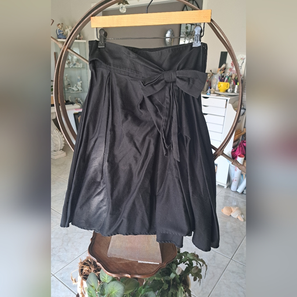 Chic Black Bow-Tie Skirt